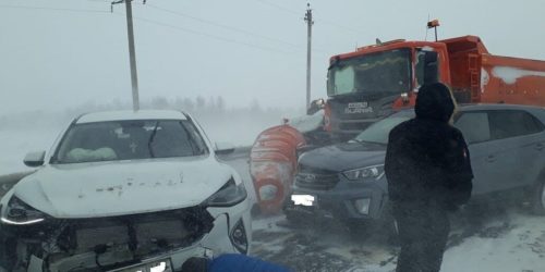 В ПОНОМАРЕВСКОМ РАЙОНЕ СТОЛКНУЛИСЬ ШЕСТЬ АВТОМОБИЛЕЙ И ДОРОЖНАЯ ТЕХНИКА